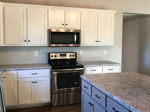 Lots of cabinets/counter space for entertaining