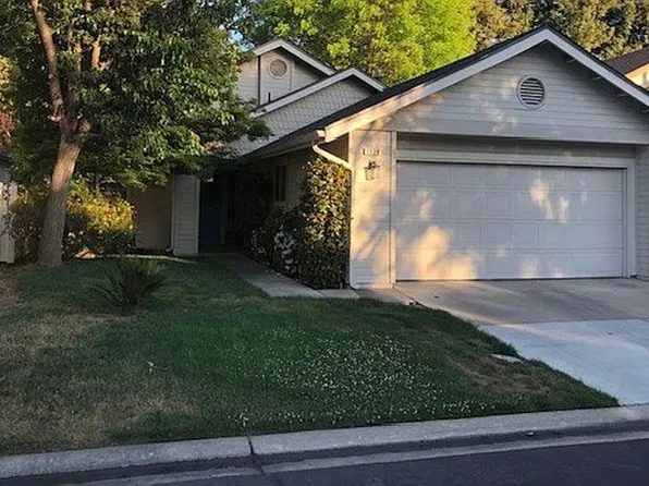 9120 N Woodlawn Dr, Fresno, CA 93720