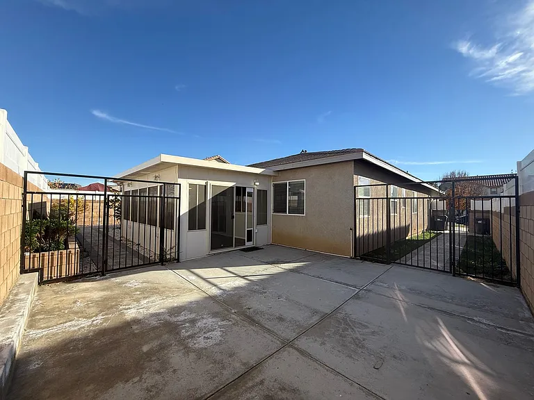 2751 Garnet Ln — Photo 15