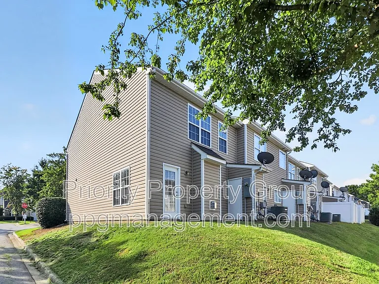 3204 Barons Court Rd — Photo 35