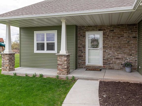 2nd image of 1825 Hedgeview Dr