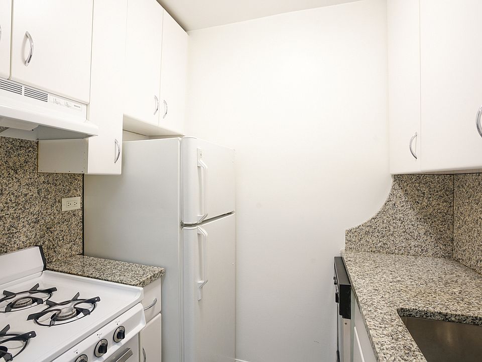 2nd image of 315 W 57th St APT 5K