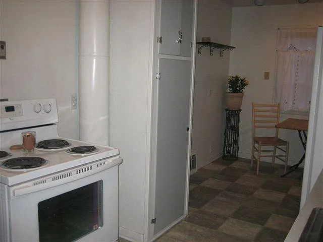 1131 Humboldt St — Photo 5
