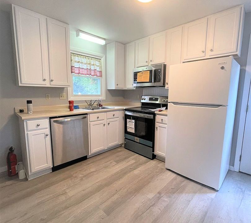 2nd image of 166 Sandra Cir