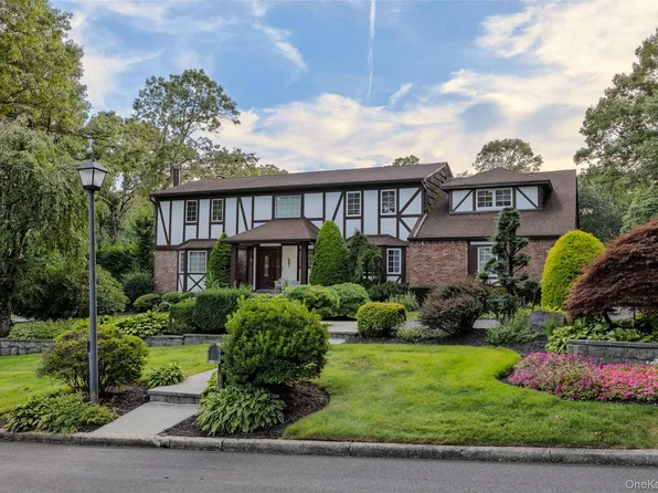 1 Jason Court, Dix Hills, NY 11746