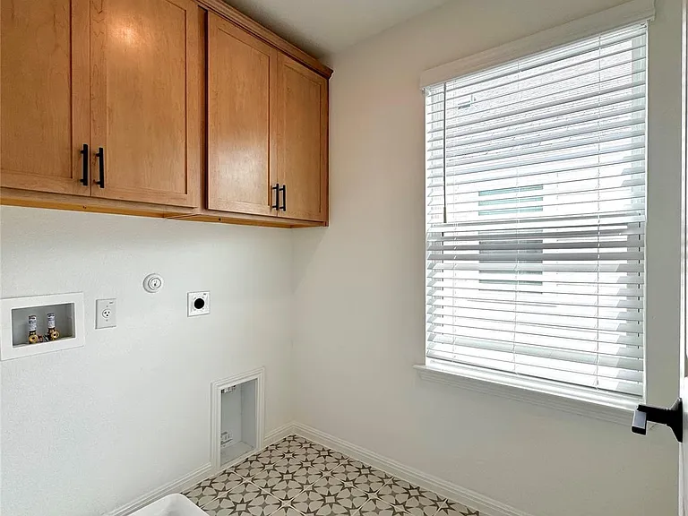 1602 Iberville Dr — Photo 9