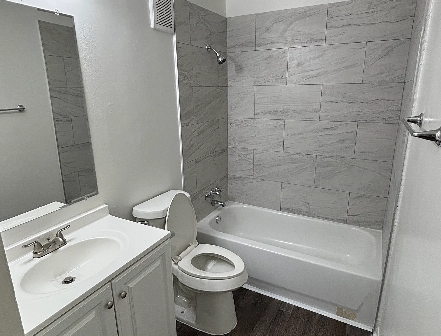 2 bed, $940 — Photo 1