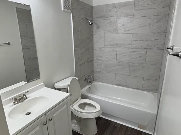 1910 W South St APT 7, Alvin, TX 77511