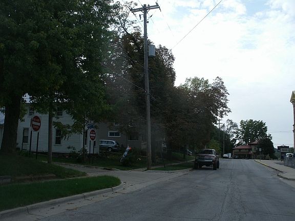 4th image of 338 Baldie St