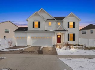 387 S Pointe Ave, South Elgin, IL 60177