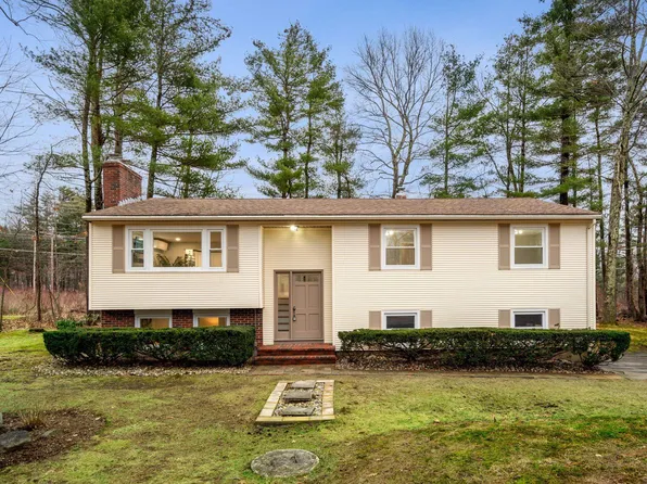 12 Olde Coach Road, Derry, NH 03038