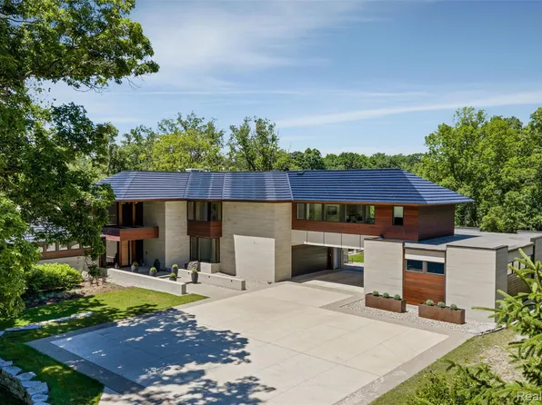 2700 Squirrel Rd, Bloomfield Hills, MI 48304