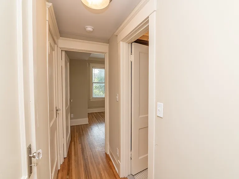 315 Washington St — Photo 9