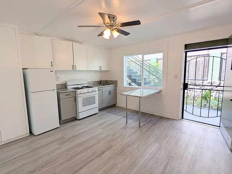 718 Kamuela Ave — Photo 3