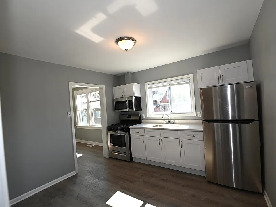 New Stainless Steel Appliances and Quartz Counter Tops!!