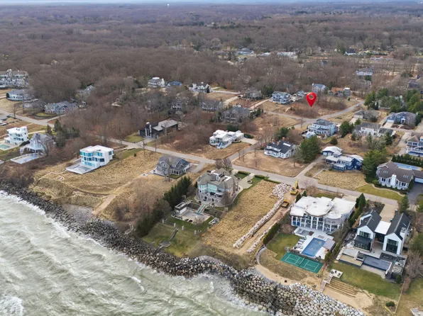 52202 Main Dr, New Buffalo, MI 49117