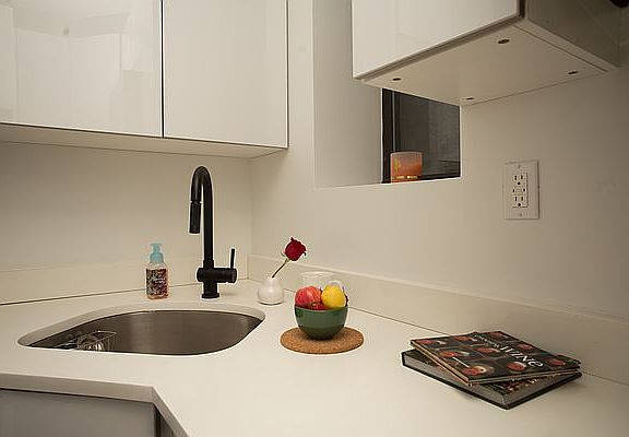 2nd image of 138 Ludlow St APT 3