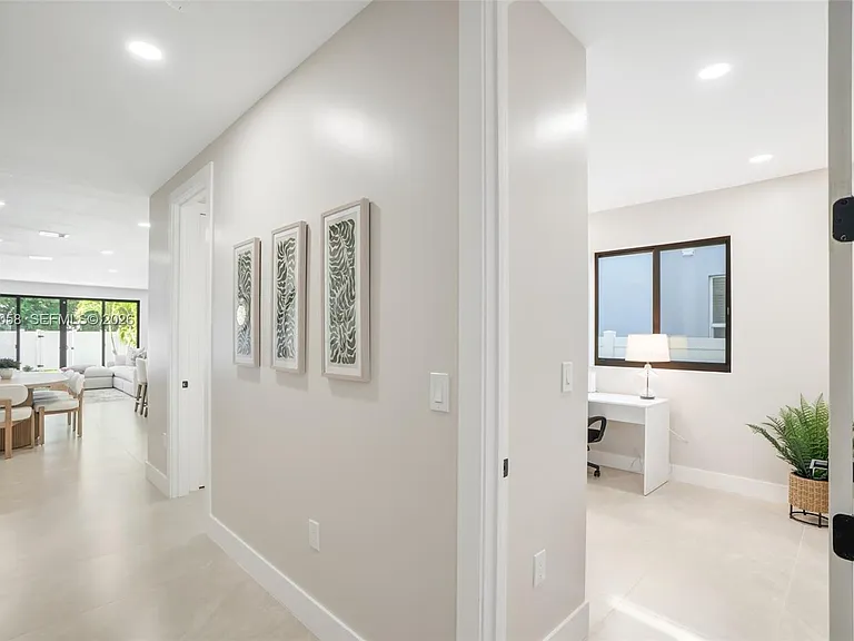 701 SW 17th St — Photo 8