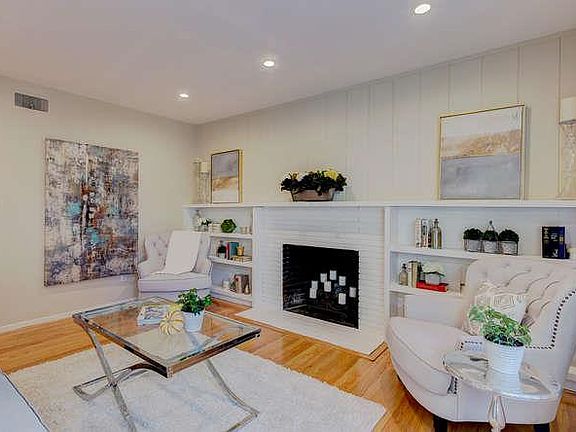 4th image of 409 Shirley Way