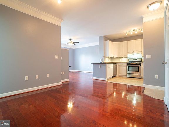 3rd image of 501 Hungerford Dr APT 463