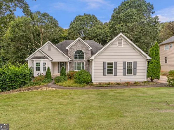 1330 Smoke Hill Dr, Hoschton, GA 30548