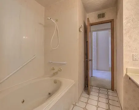 618 Meadow Green Ct SE — Photo 18