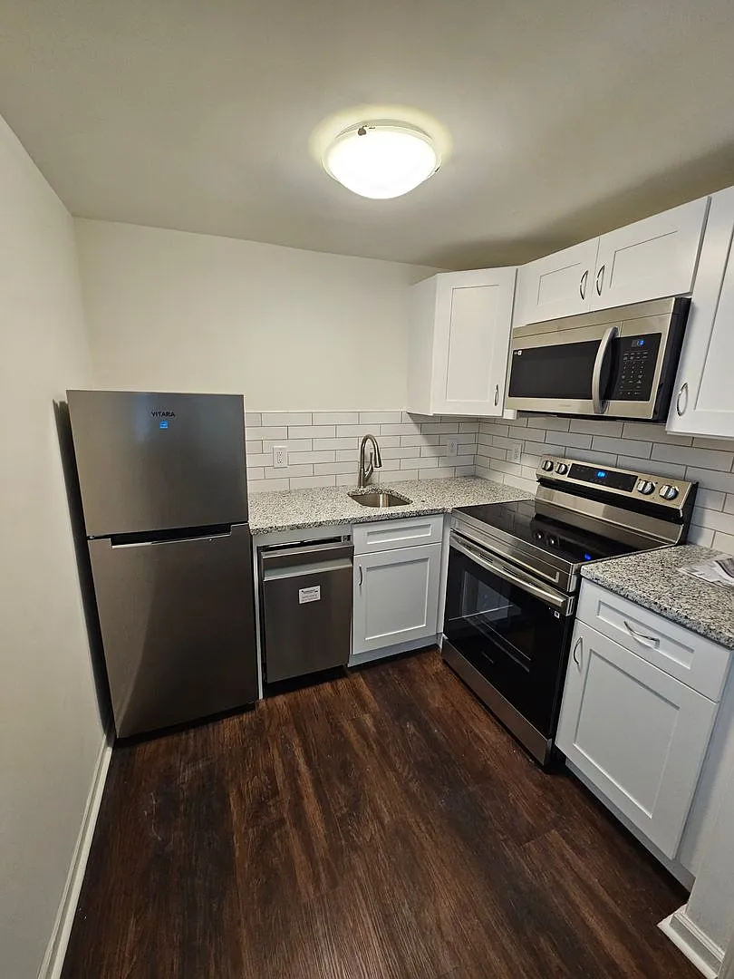 411 Parkway — Photo 2