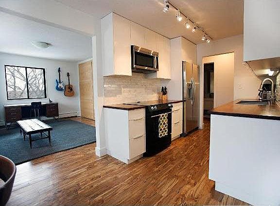 4th image of 3076 Lexington Avenue N
