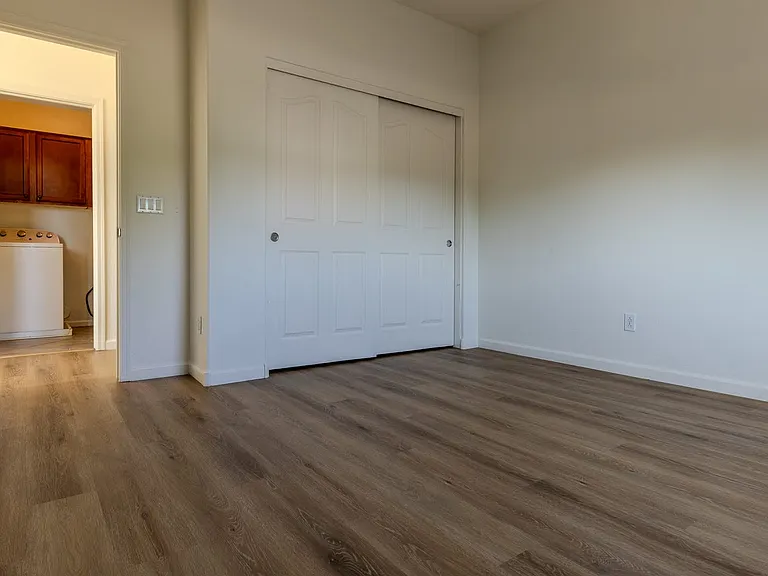 2051 E Carla Vista Dr — Photo 30