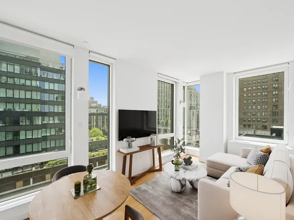 125 Delancey Street image 1 of 15