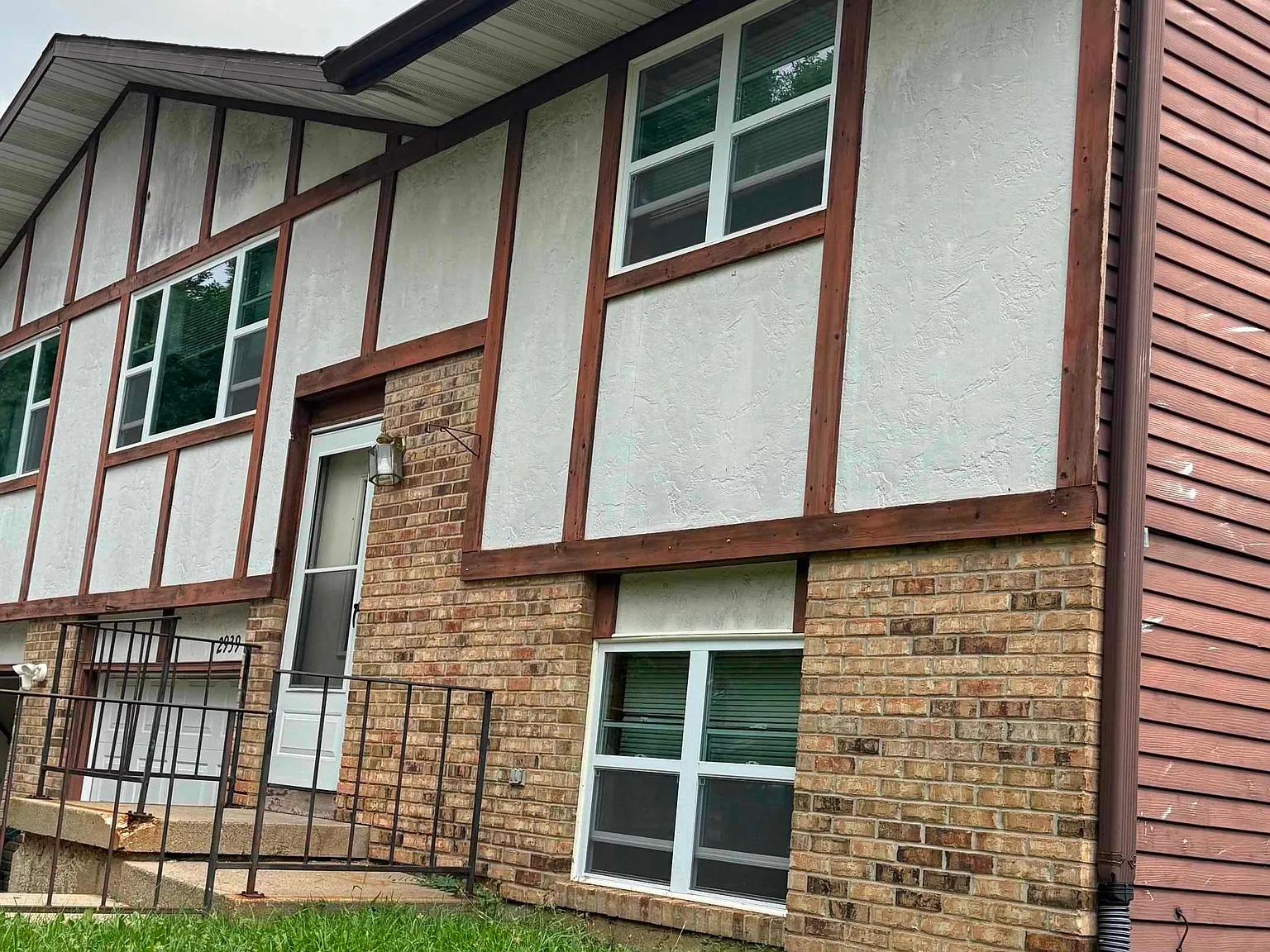 5 bed, 2.0 bath, 1480 sqft, $2,400 — Photo 2