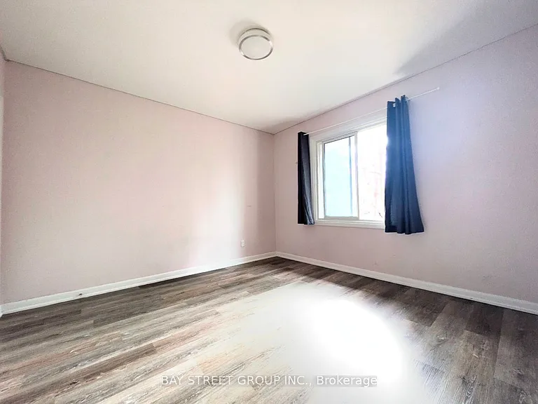 8 Storey Cres #MAIN — Photo 12