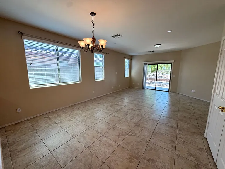 15227 W Jackson St — Photo 9