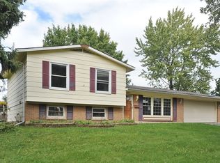 1067 Yorkshire Dr, Hanover Park, IL
