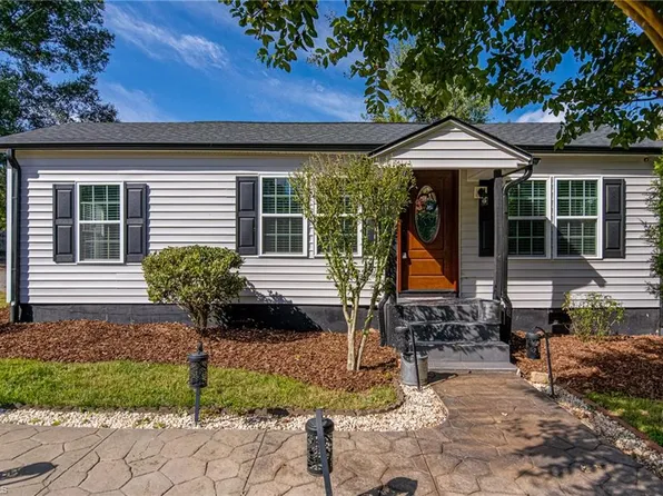 4090 Ogburn Ave, Winston Salem, NC 27105