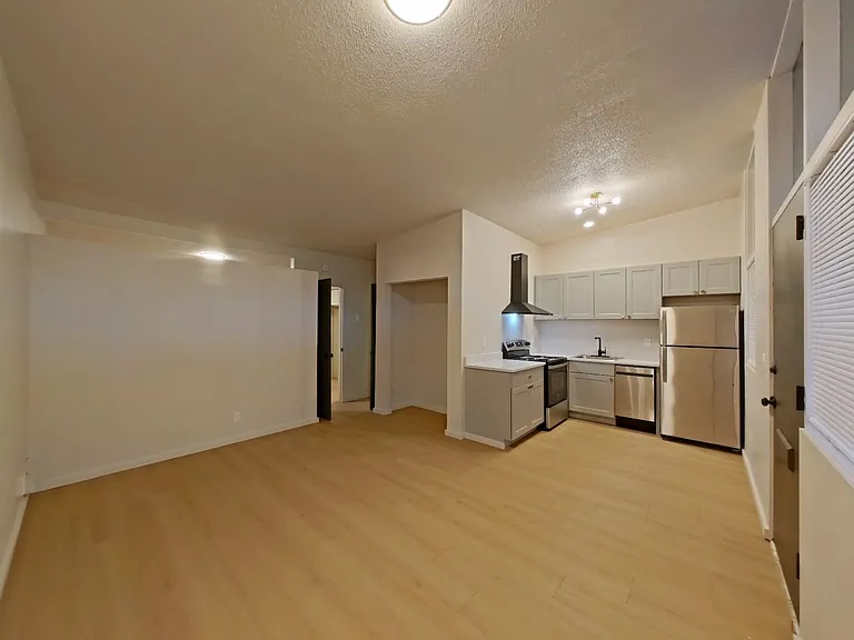 University Manor - Newly Renovated Units just a short walk from Campus! — Photo 11