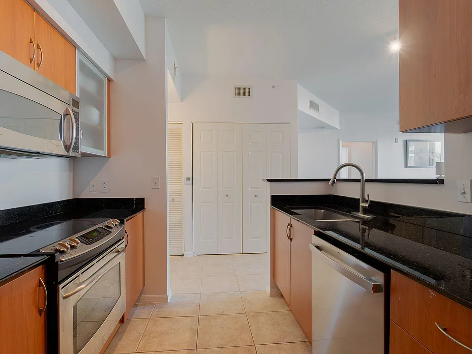 804 E Windward Way #621