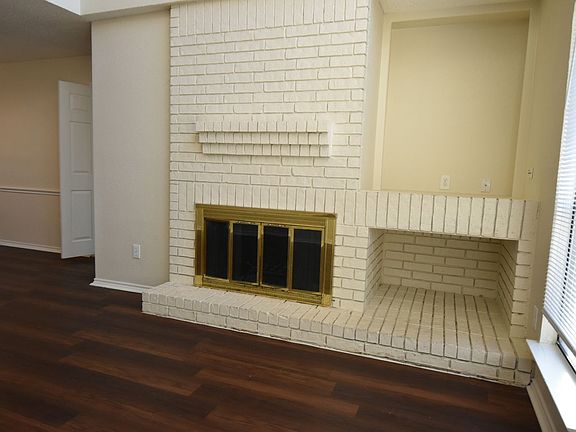 3rd image of 433 L Thompson St