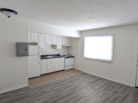 5th image of 2727 5th Ave #10