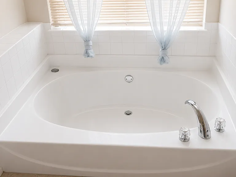 4438 Chester Ln — Photo 10