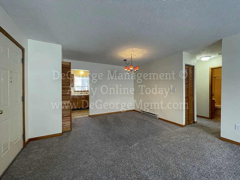 Parkway Apartments — Photo 21