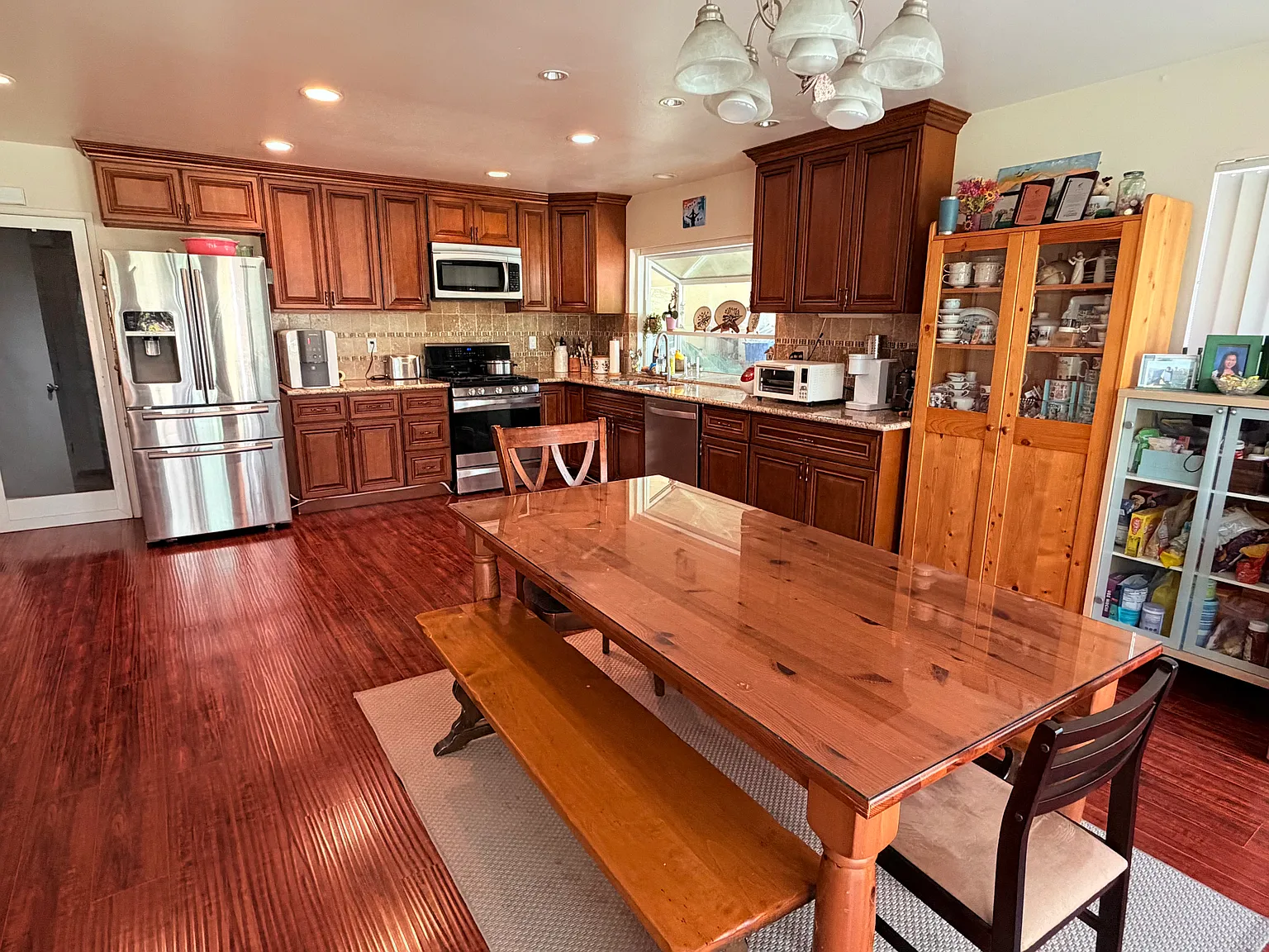 3 bed, 1490 sqft, $4,250 — Photo 2