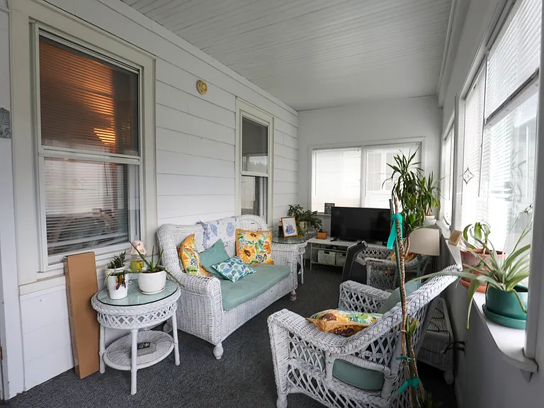 98 Hurley Ave — Photo 4