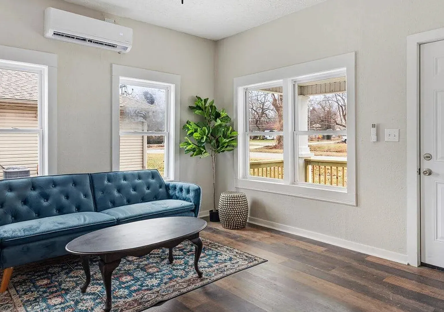 2 bedroom | 1 bathroom | Remodeled | Quiet street | Pets welcome! — Photo 4