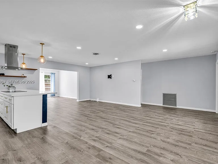 851 SW 49th Ter — Photo 10