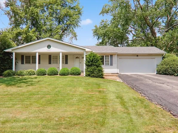 3018 Harvest Hill Ave, Bloomington, IL 61704