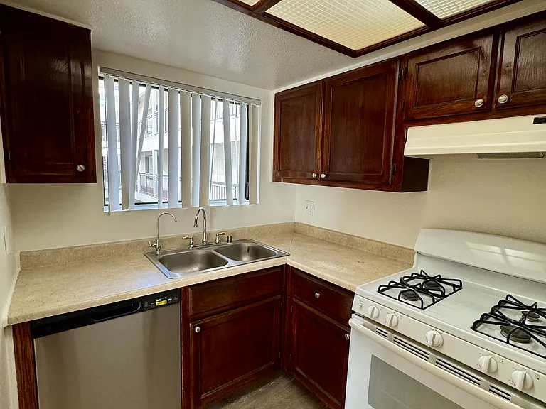 814 E Windsor Rd #106 — Photo 3