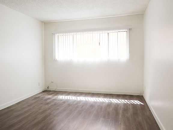 5th image of 1601 N Poinsettia Pl #114