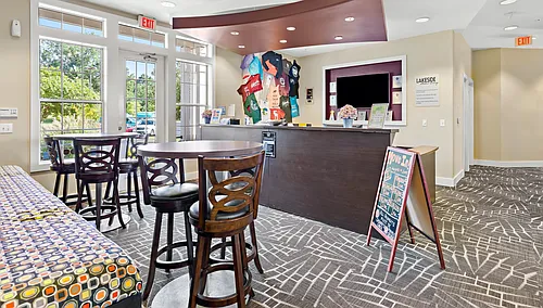 Lakeside Living Photo 1