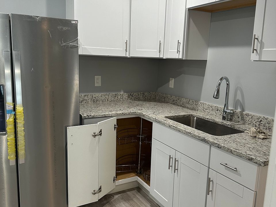 1st image of 282 Manton Ave #1R
